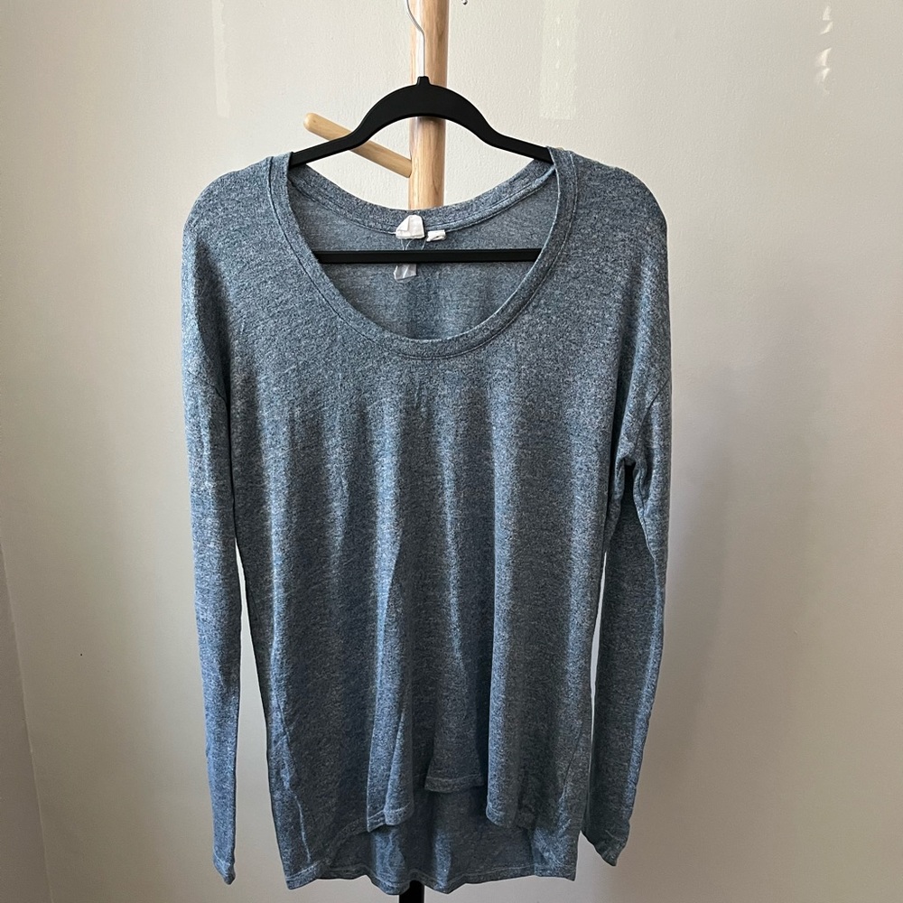 🔥🌟3/$15
 Gap woman’s sexy loose T-shirt deep scoop neck